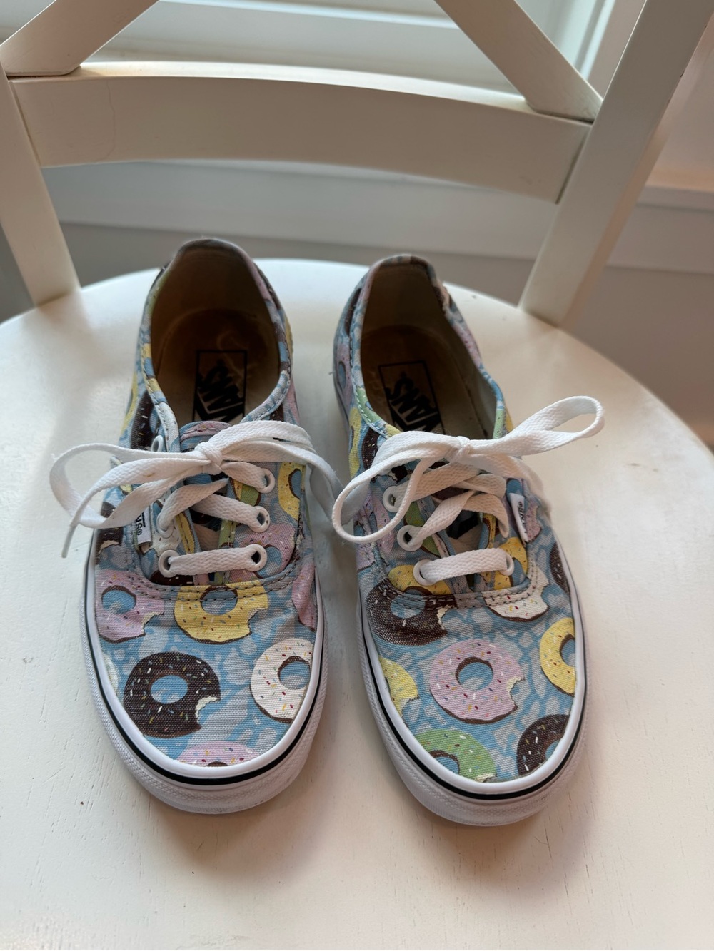 🍩 Vans Donut Print Sneakers – Women’s 6